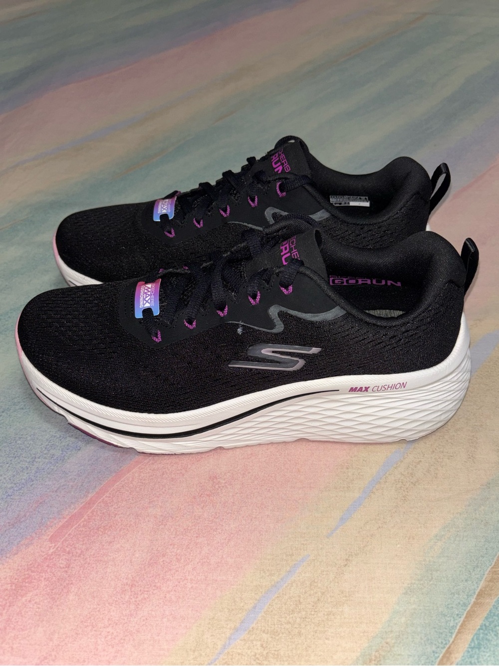 Skechers Women's Max Cushioning Elite 2.0 Levitate Sneaker size 7.5 black purple